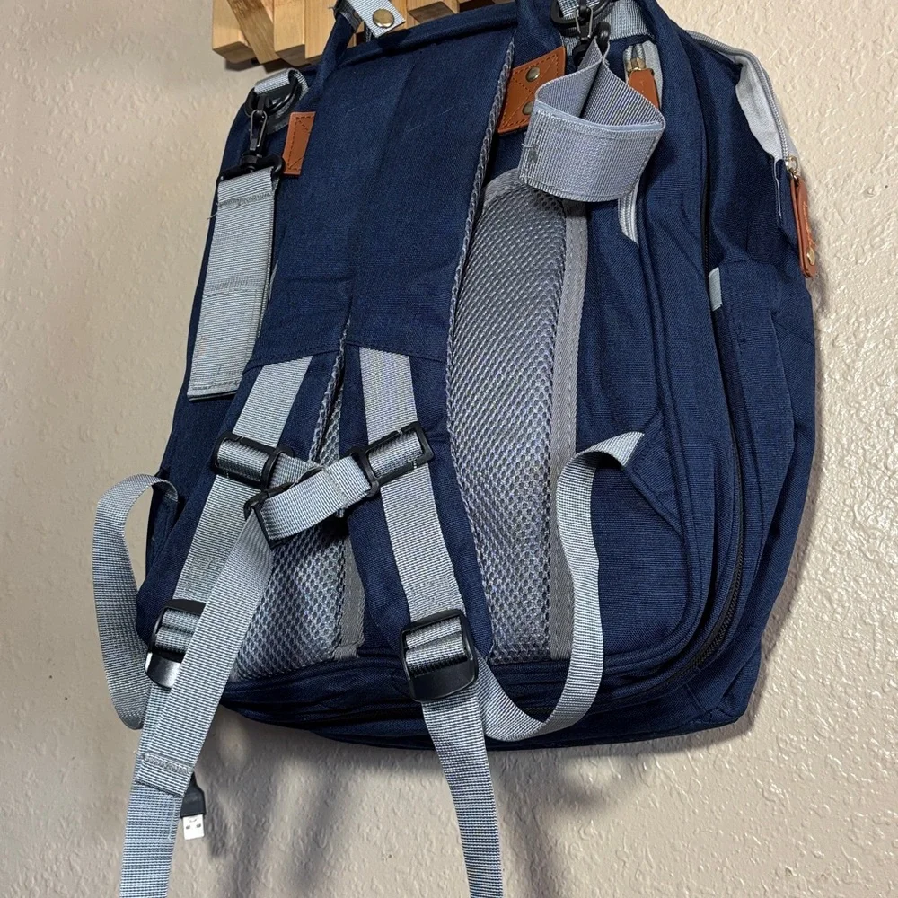 NWOT GOOD MUM Multifunctional Diaper Bag. The bag has a quilted front p